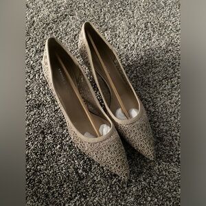 Charles & Keith Womens Beige Lace Court Kitten Heels Size 37(6.5)
